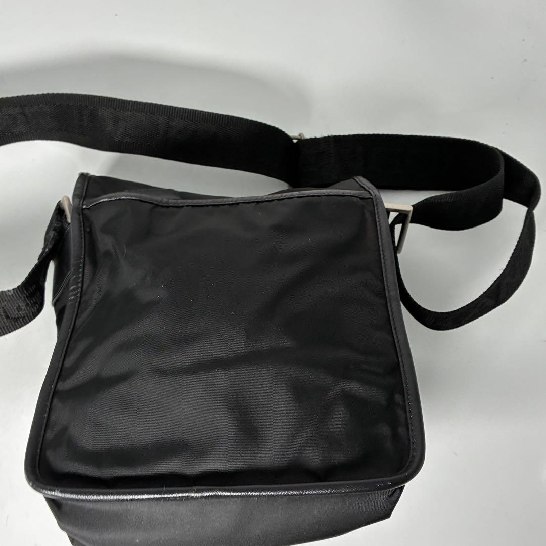 プラダ　ショルダーバッグ