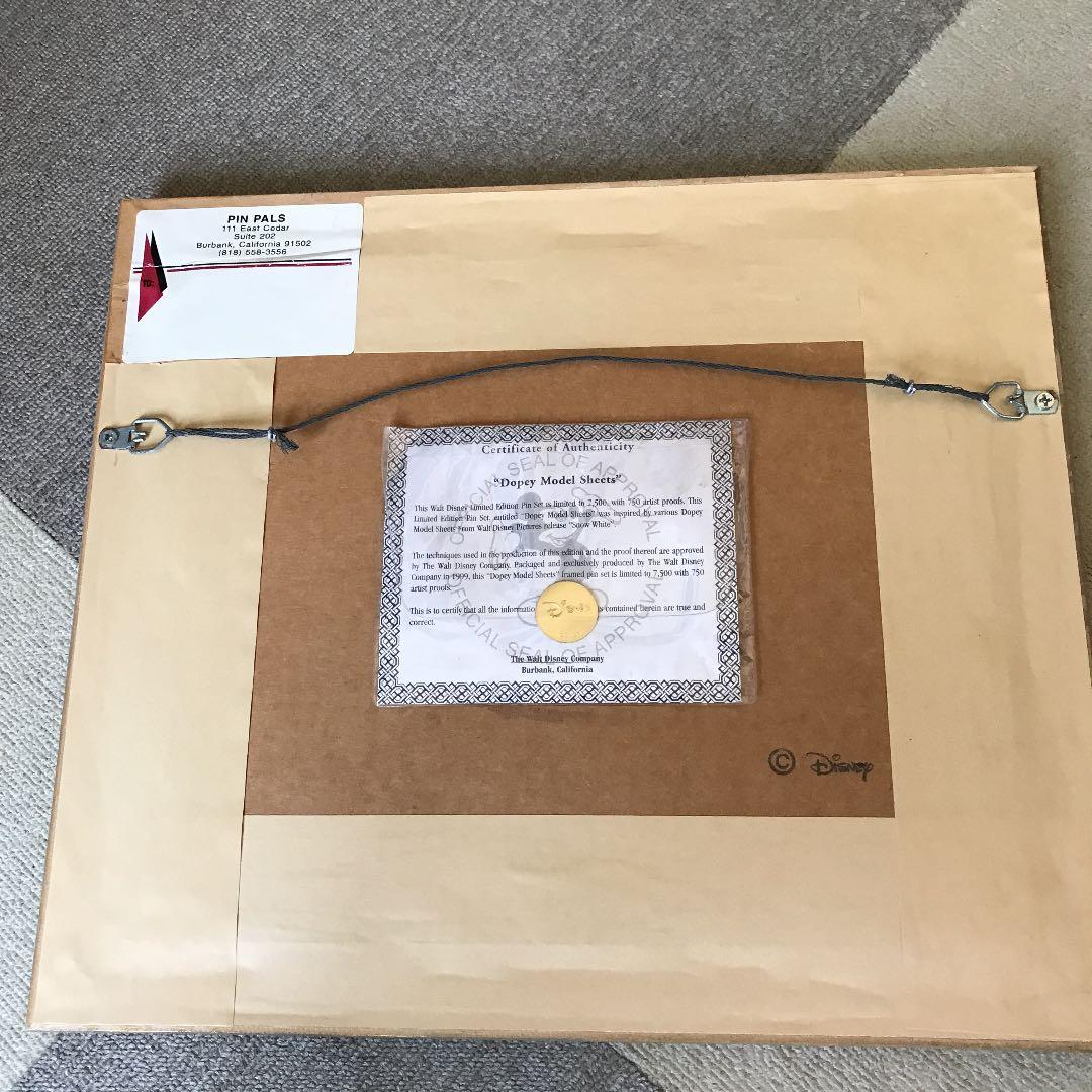 ピンバッチ額 ディズニー