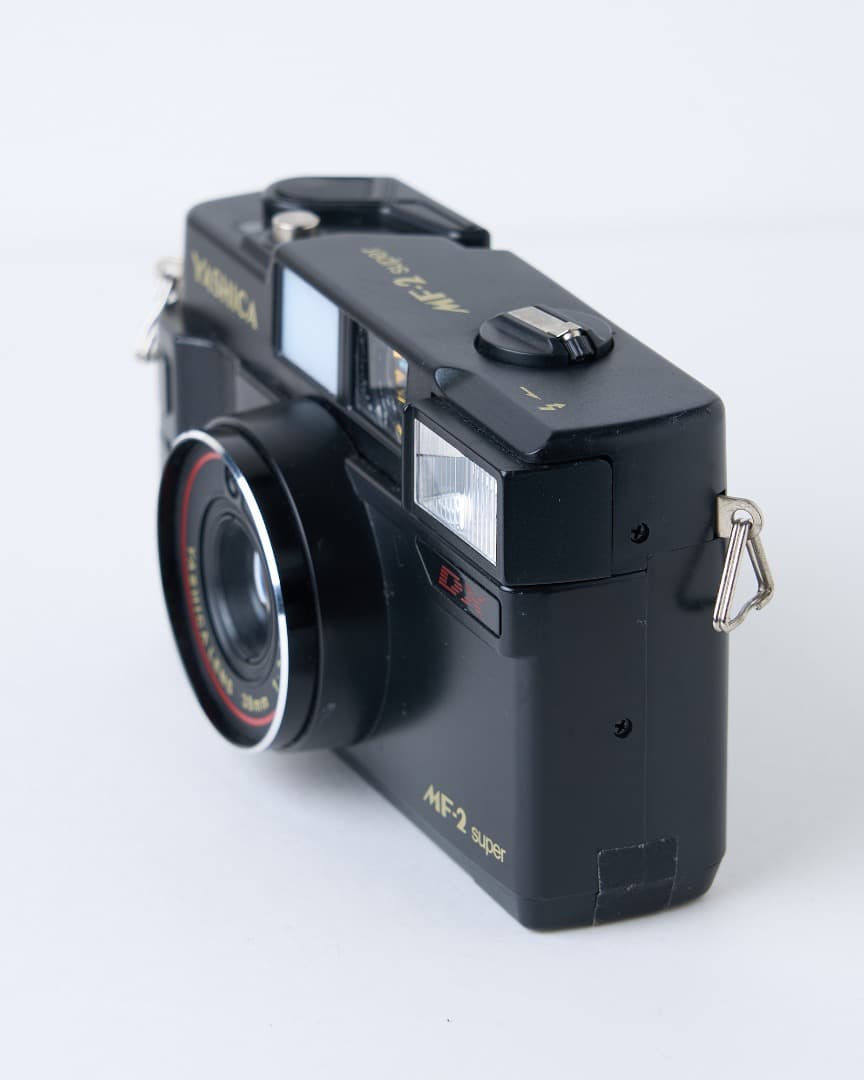 中古　復刻版　YASHICA MF-2 super ブラック ストラップ付き