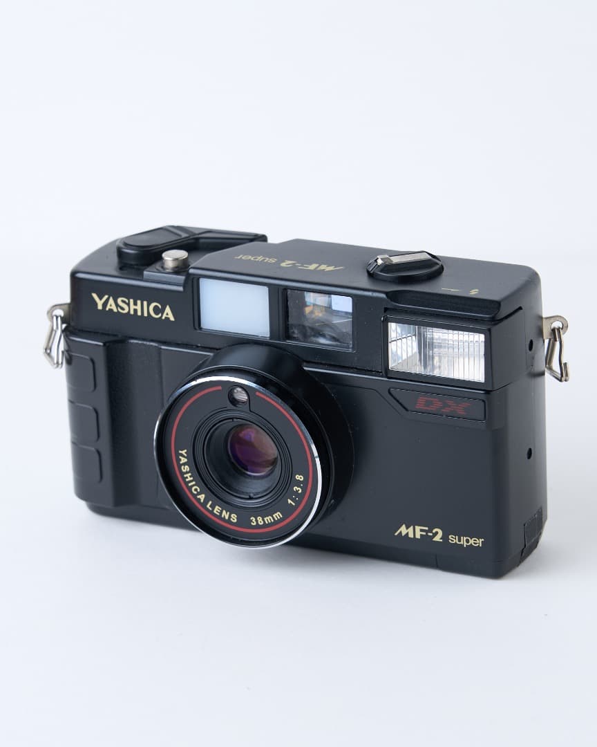 中古　復刻版　YASHICA MF-2 super ブラック ストラップ付き