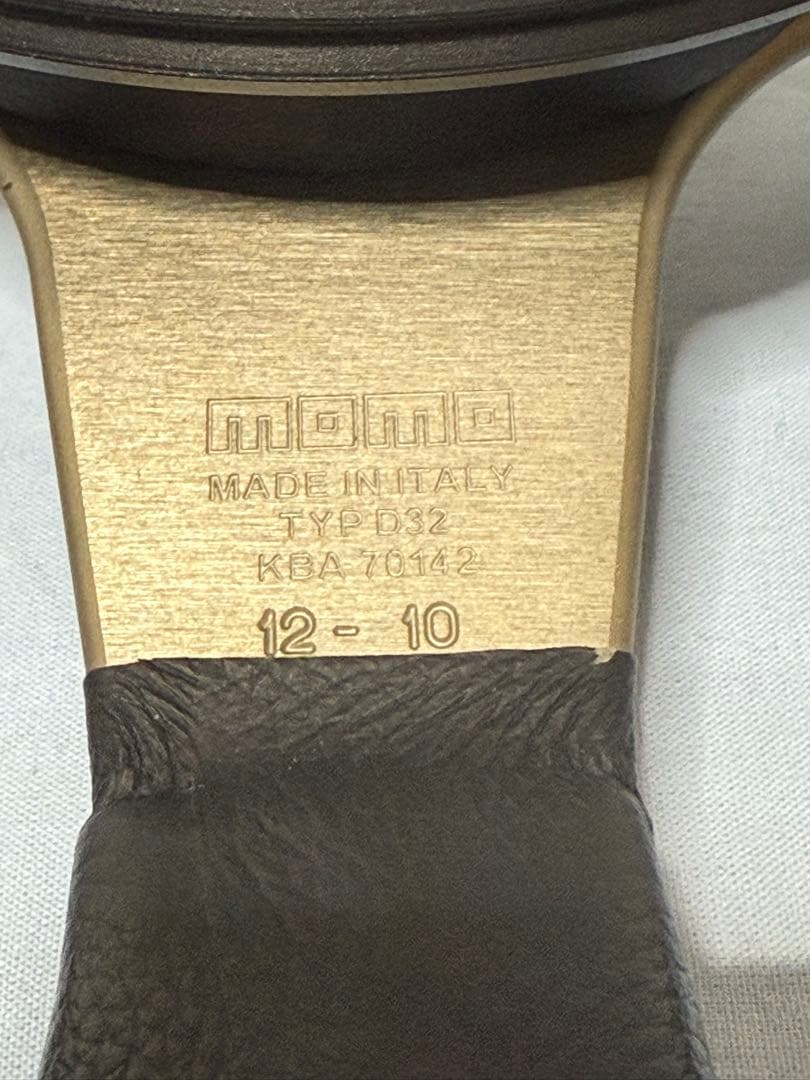 MOMOステアリング　ボス付き