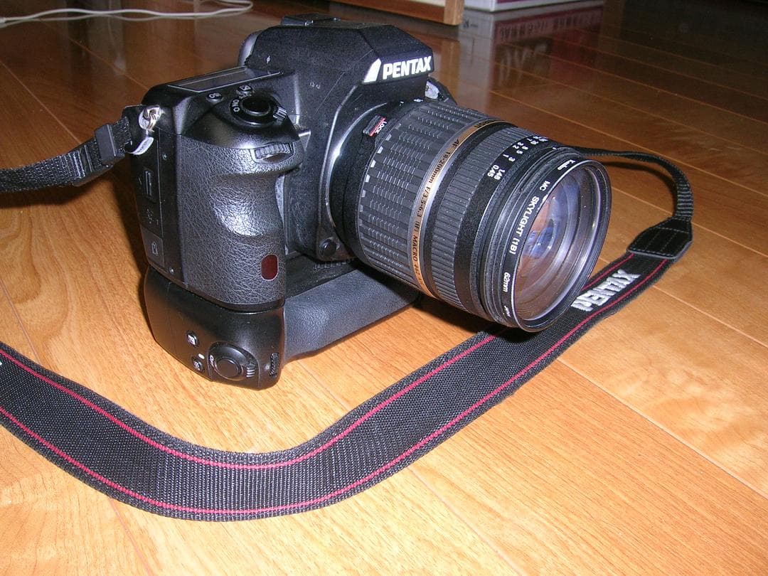 PENTAX K-3 18-200 mm　バッテリーグリップ