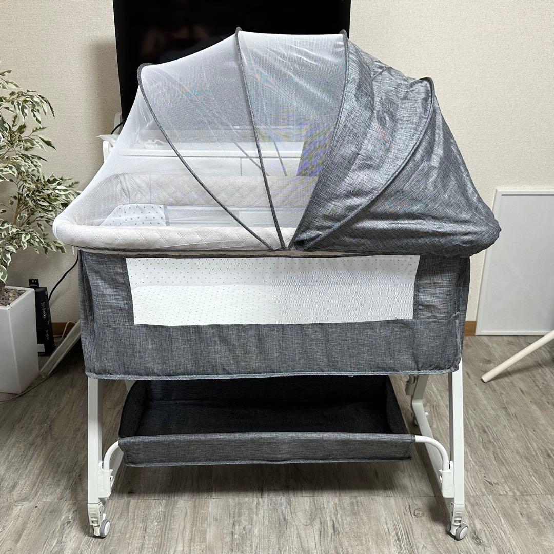 美品 折りたたみ式ベビーベッド 添い寝 コンパクトベビーベッド 収納袋付 グレー