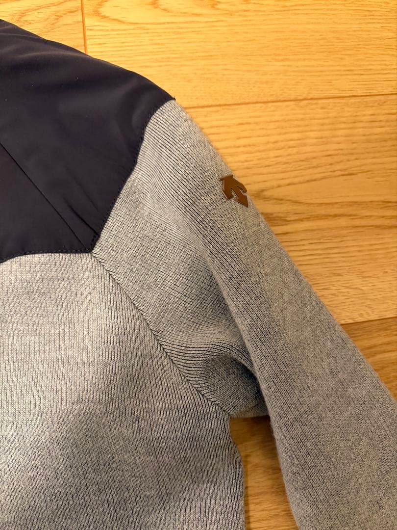 デサント　ハーフジップ グレー ブラック セーター