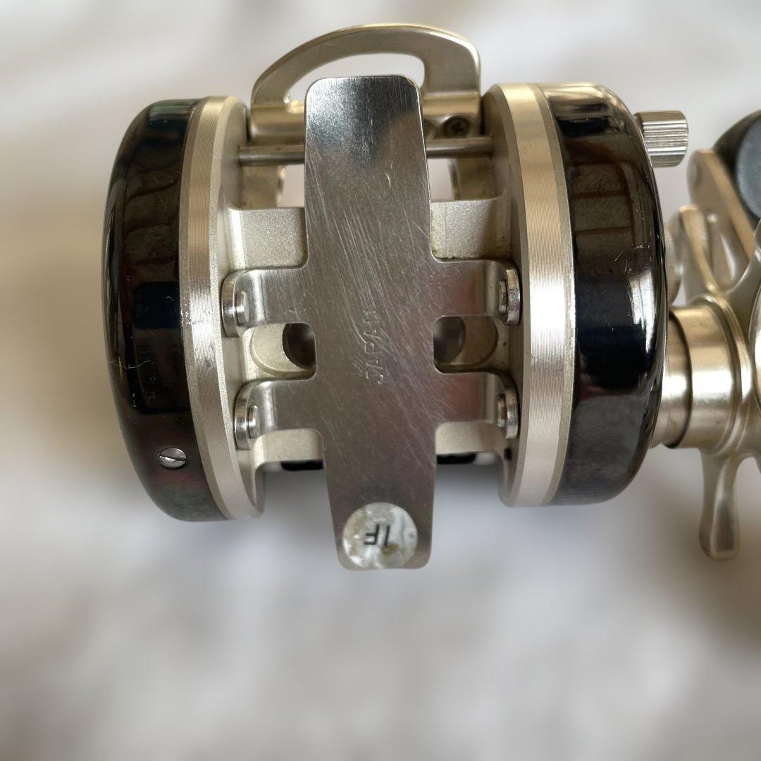 リール RYOBI VARIUS F300