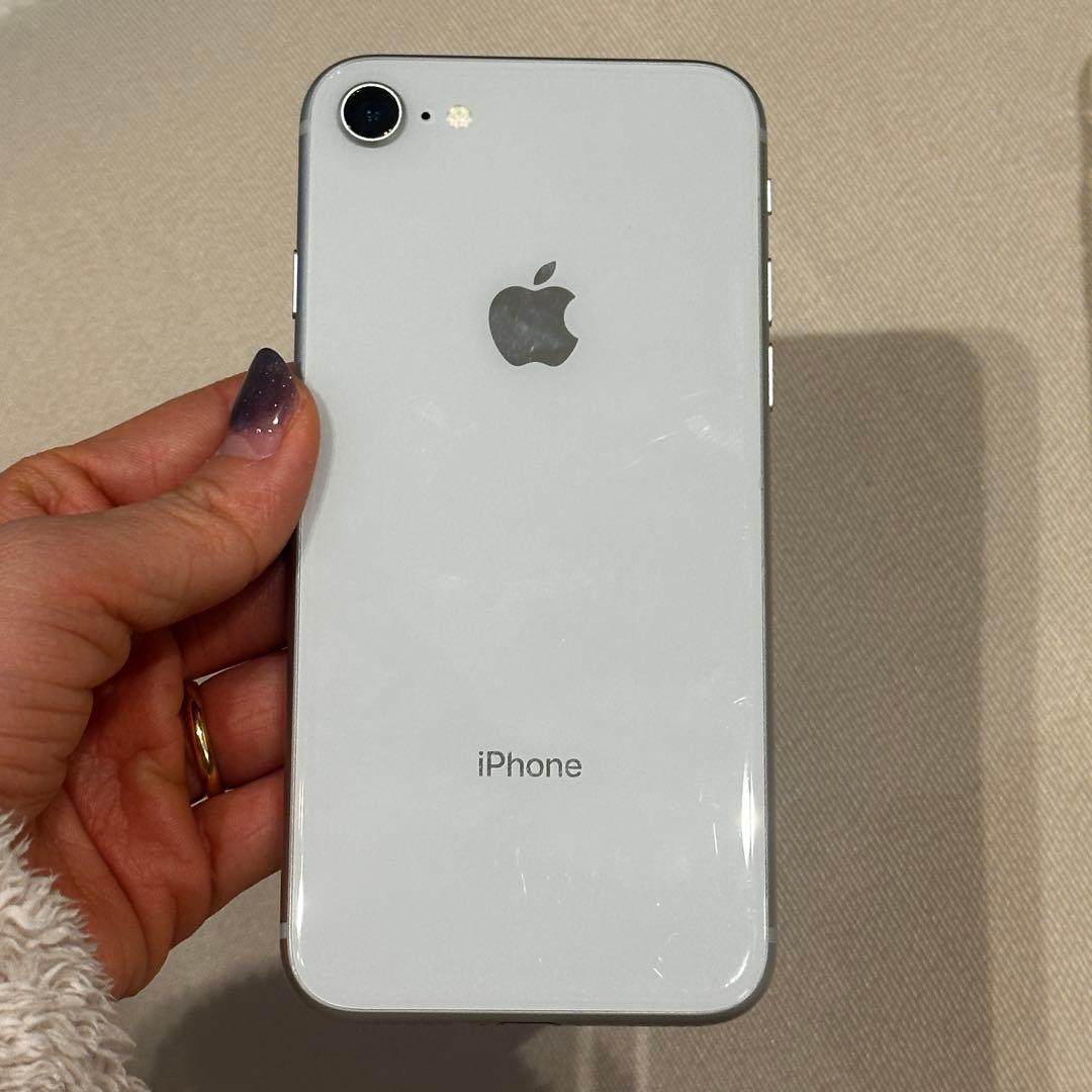 【美品】 iPhone8 ホワイト64GB SIMロック解除済クリアケース付