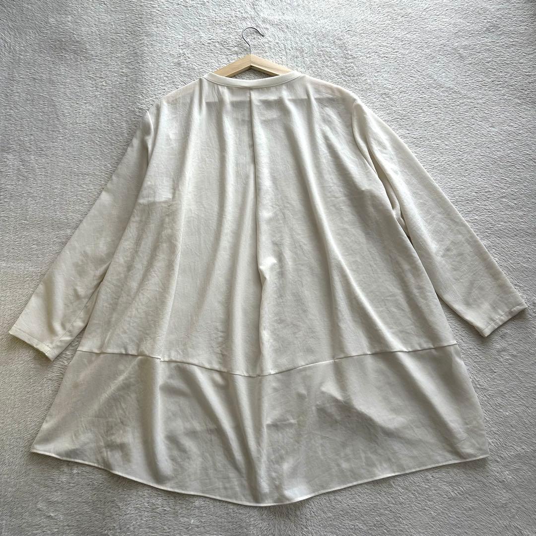 美品　BEARDSLEY ビアズリー 後ろドレープTブラウス　アイボリー　フリー