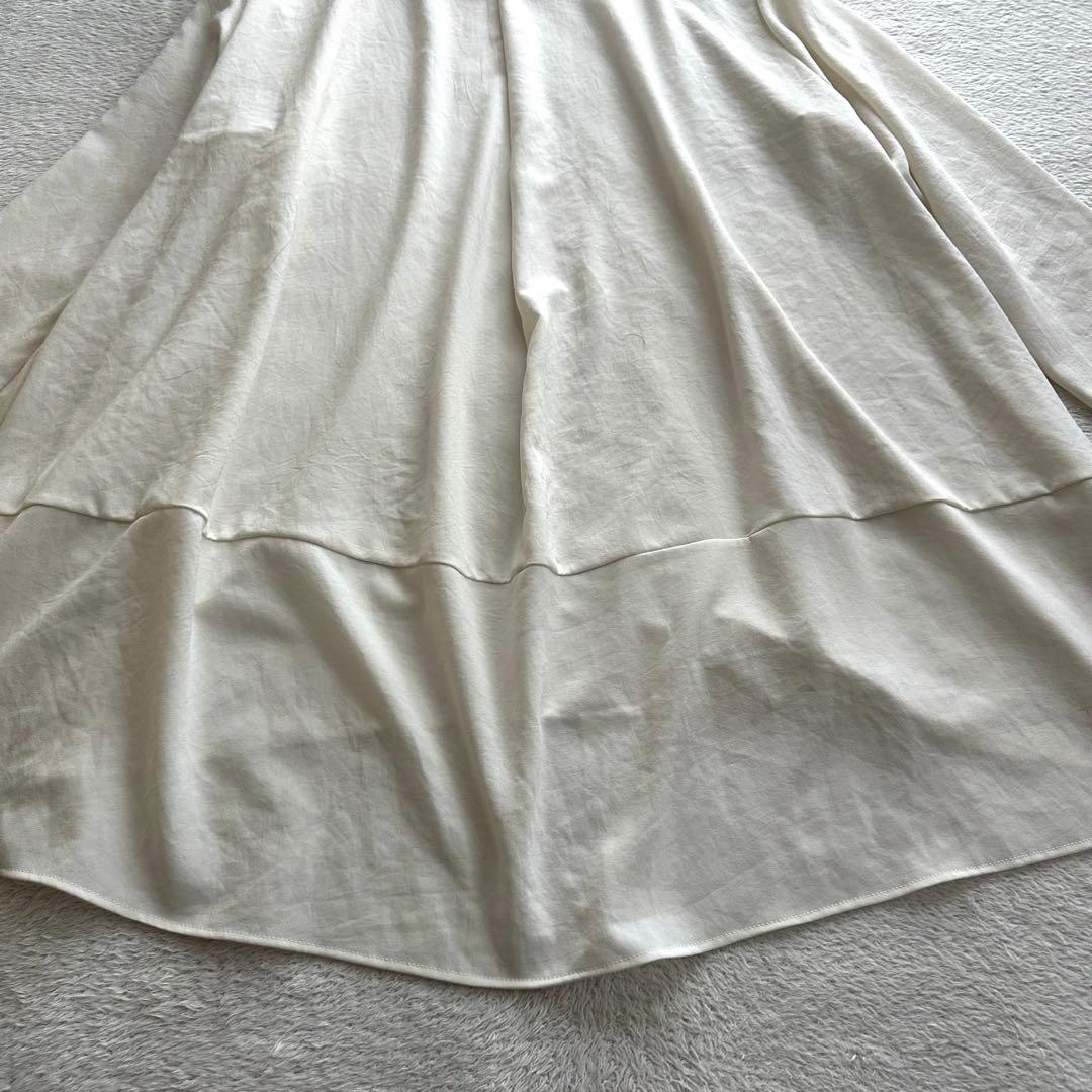 美品　BEARDSLEY ビアズリー 後ろドレープTブラウス　アイボリー　フリー