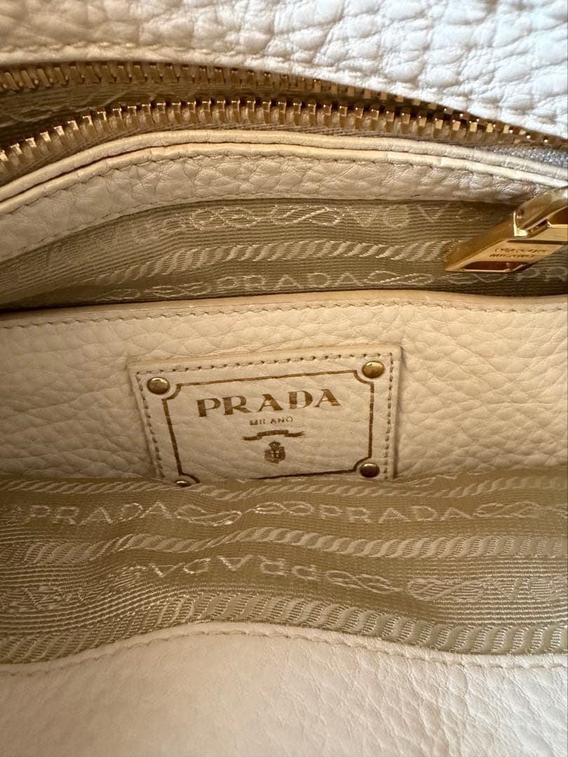 PRADA ホワイトレザートートバッグ