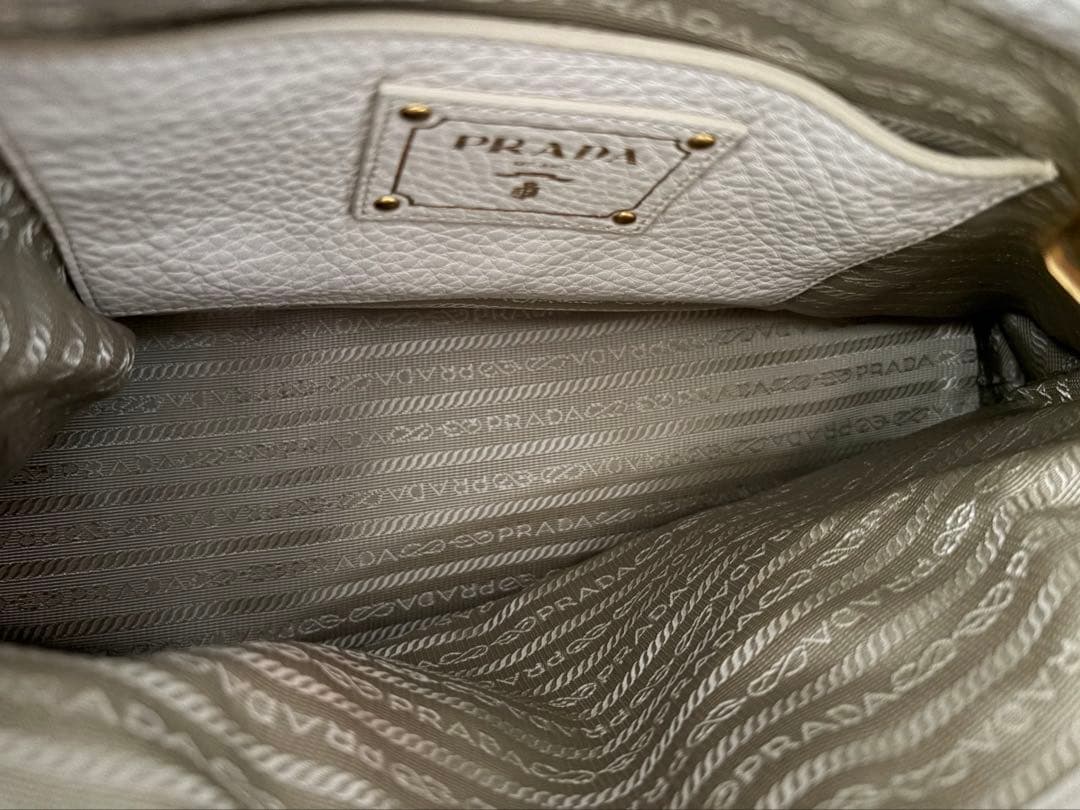 PRADA ホワイトレザートートバッグ