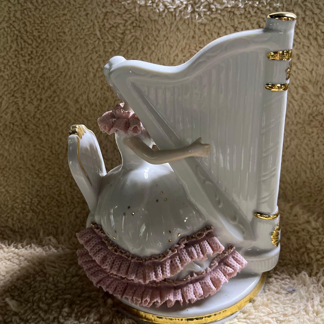 ハープを演奏する女性のオルゴール