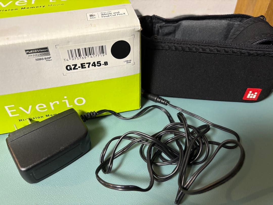 JVC ビデオカメラ Everio GZ-E745 ブラック