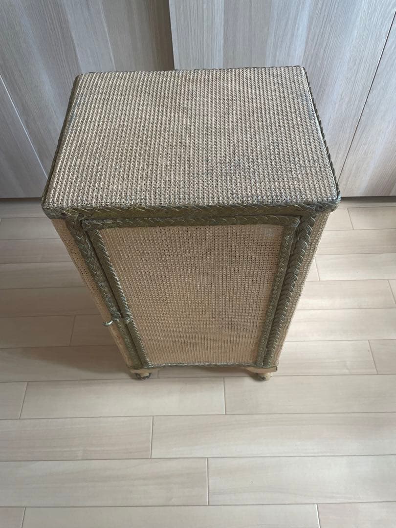 ロイドルーム　ベットサイドチェスト