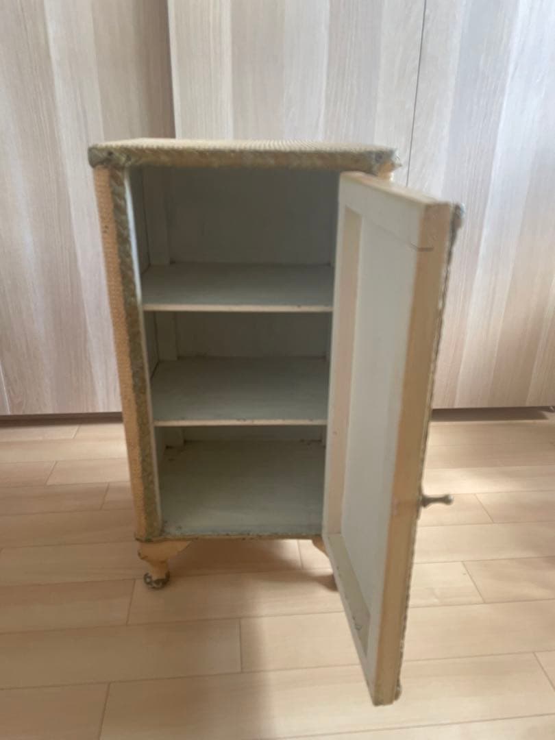 ロイドルーム　ベットサイドチェスト