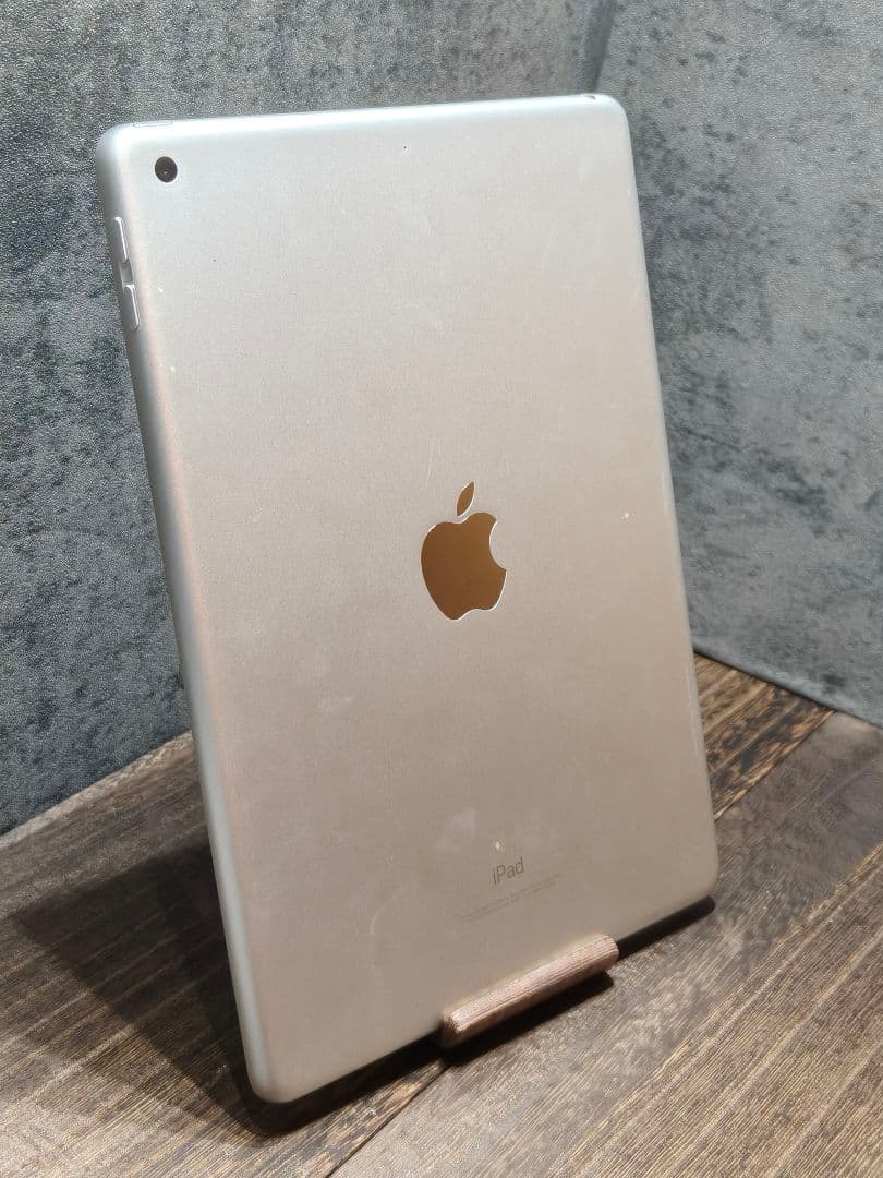 iPad6 第6世代 32GB タブレット v253