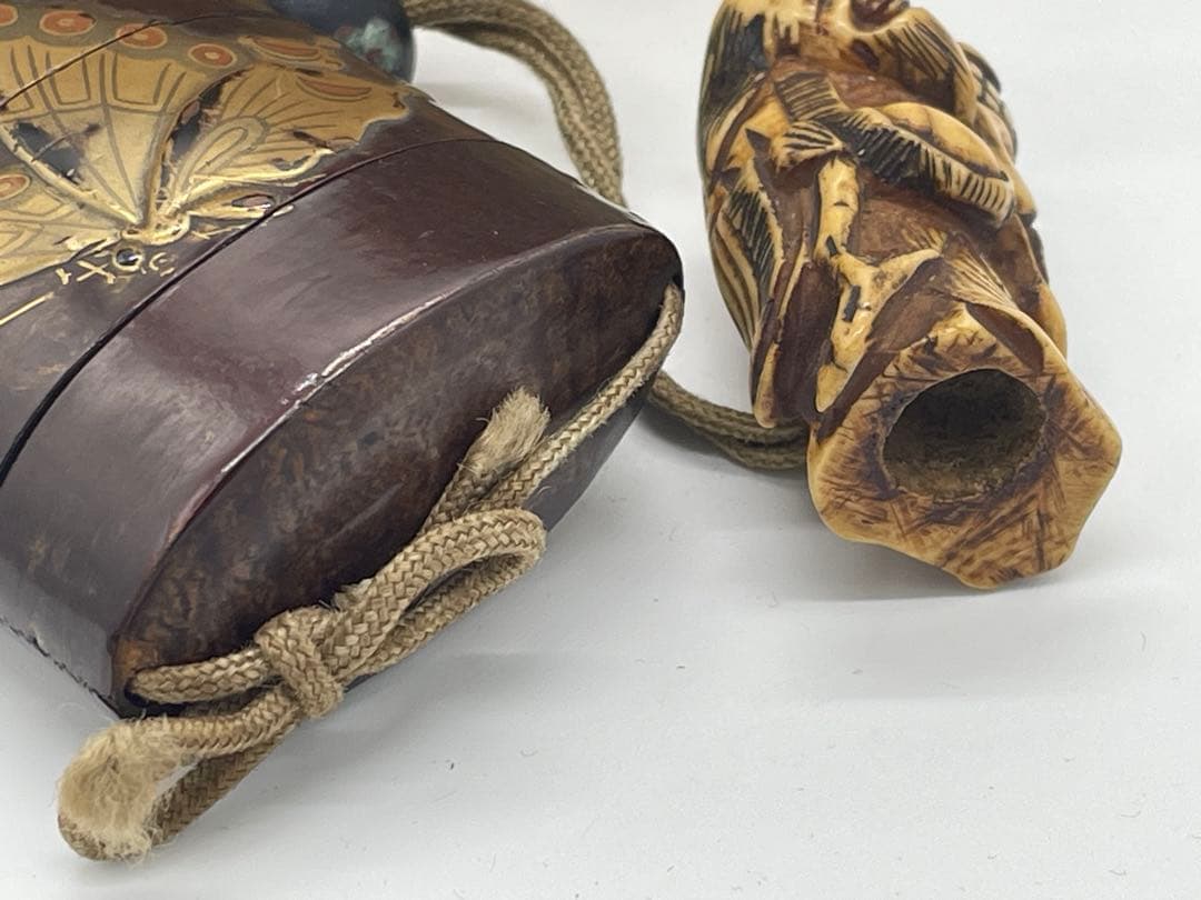 時代物 印籠 根付 金彩 蒔絵 蝶 骨製根付 古美術 箱付き