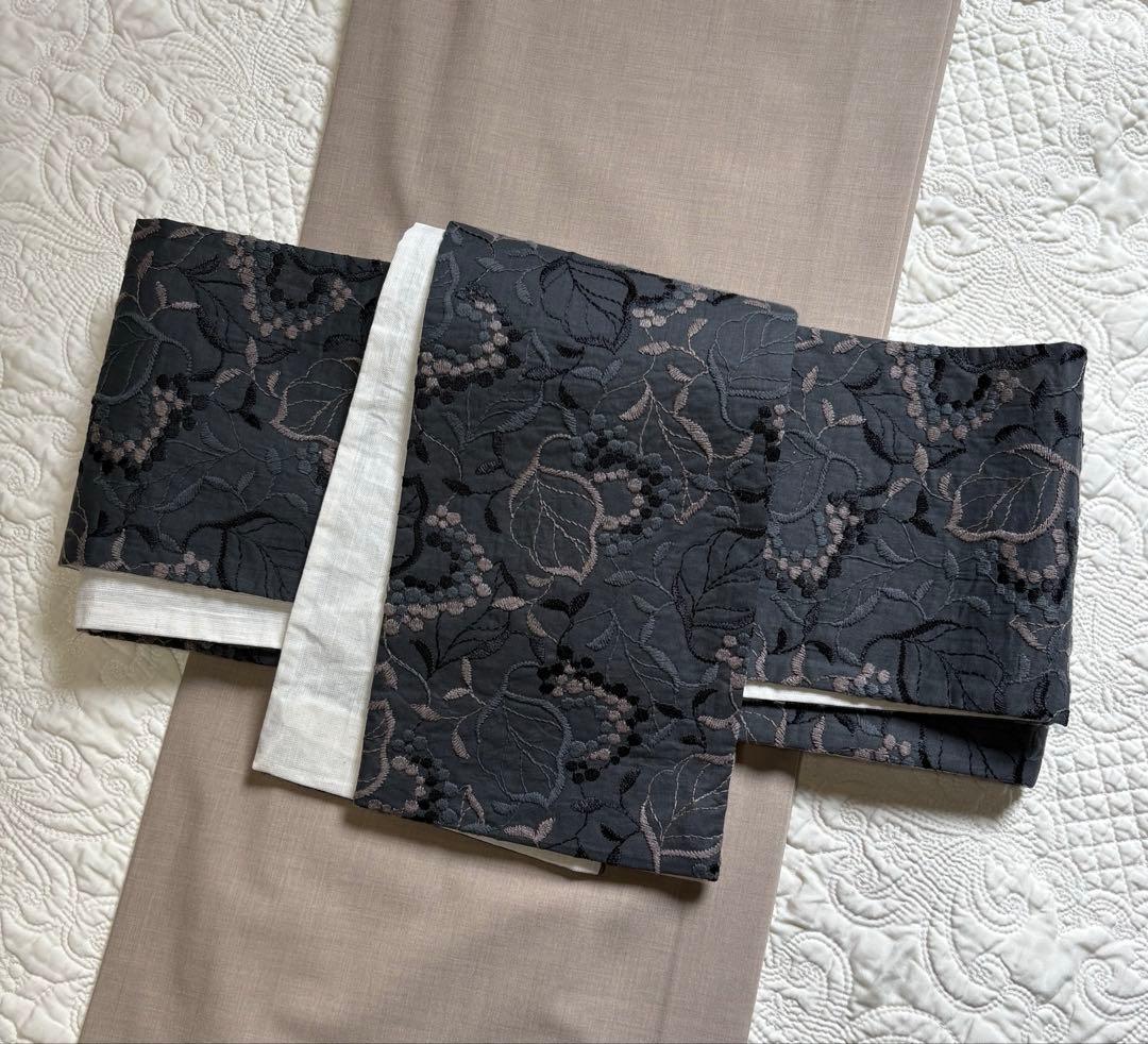 半幅帯 百華 MOMOKA 刺繍 ボタニカル 草花 グレー×白