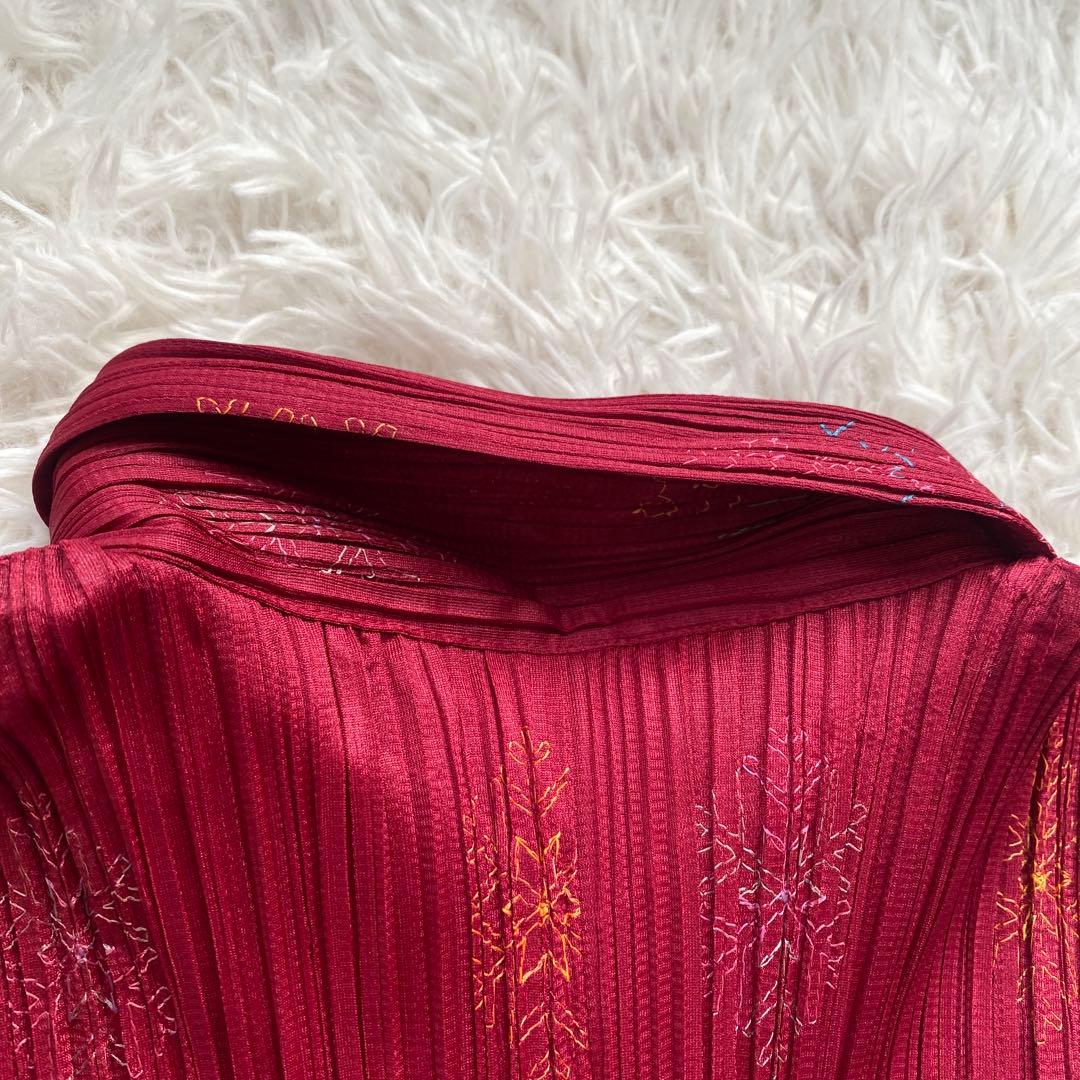 美品タグ付き　プリーツプリーズ　ブラウス　リボン　赤　ボタン　ボルドー　L