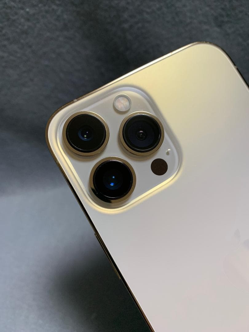 超美品　国内版　SIMフリー　iPhone13 Pro Max 1TB ゴールド