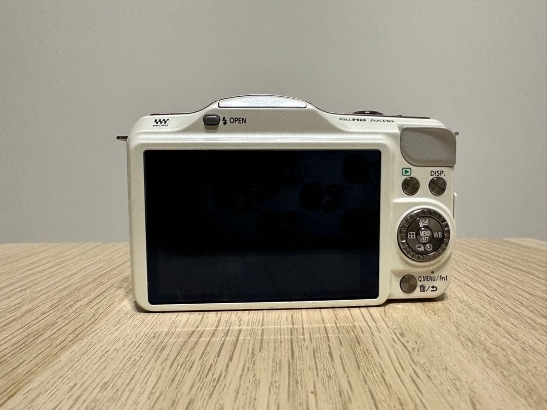 Panasonic LUMIX GF5 ホワイト 14-42mmレンズ付き