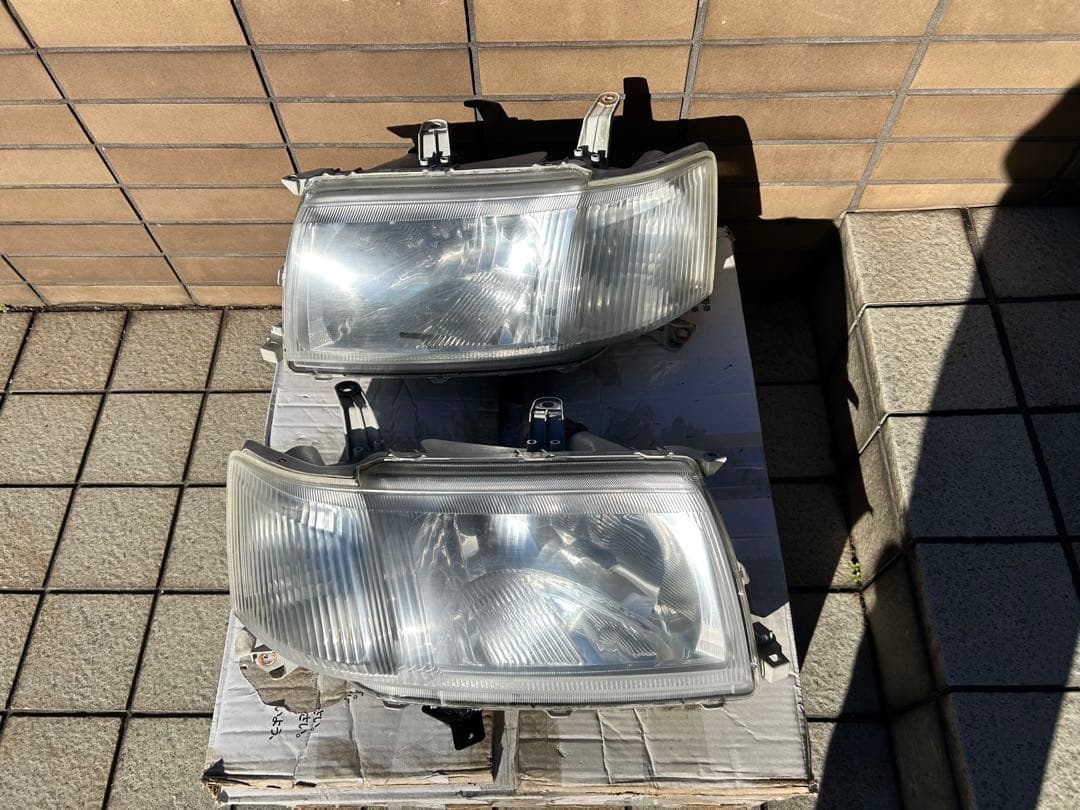 トヨタTOYOTAプロボックス　ヘッドライト