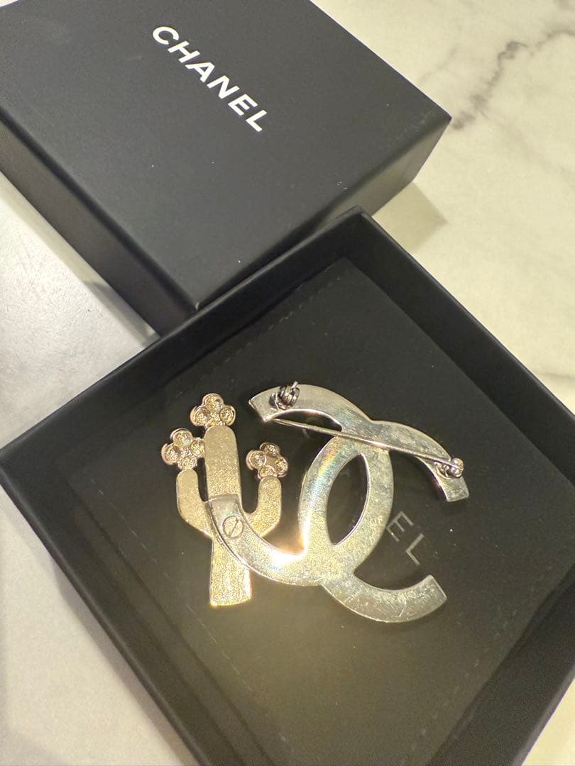 シャネル　サボテン　ブローチ