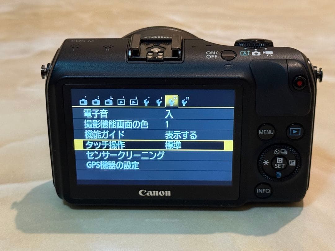 【Canon】キャノン EOS M デジタル一眼レフ