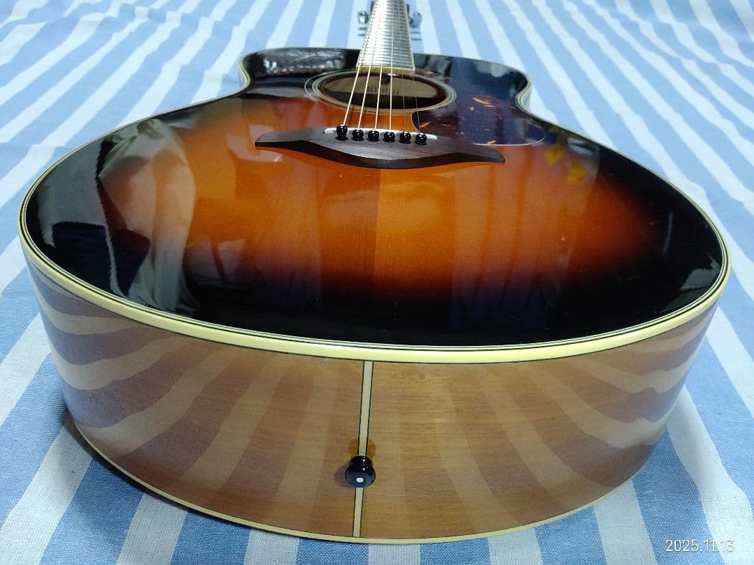 YAMAHAのフォークタイプのアコースティックギターFS720TBS美品です。