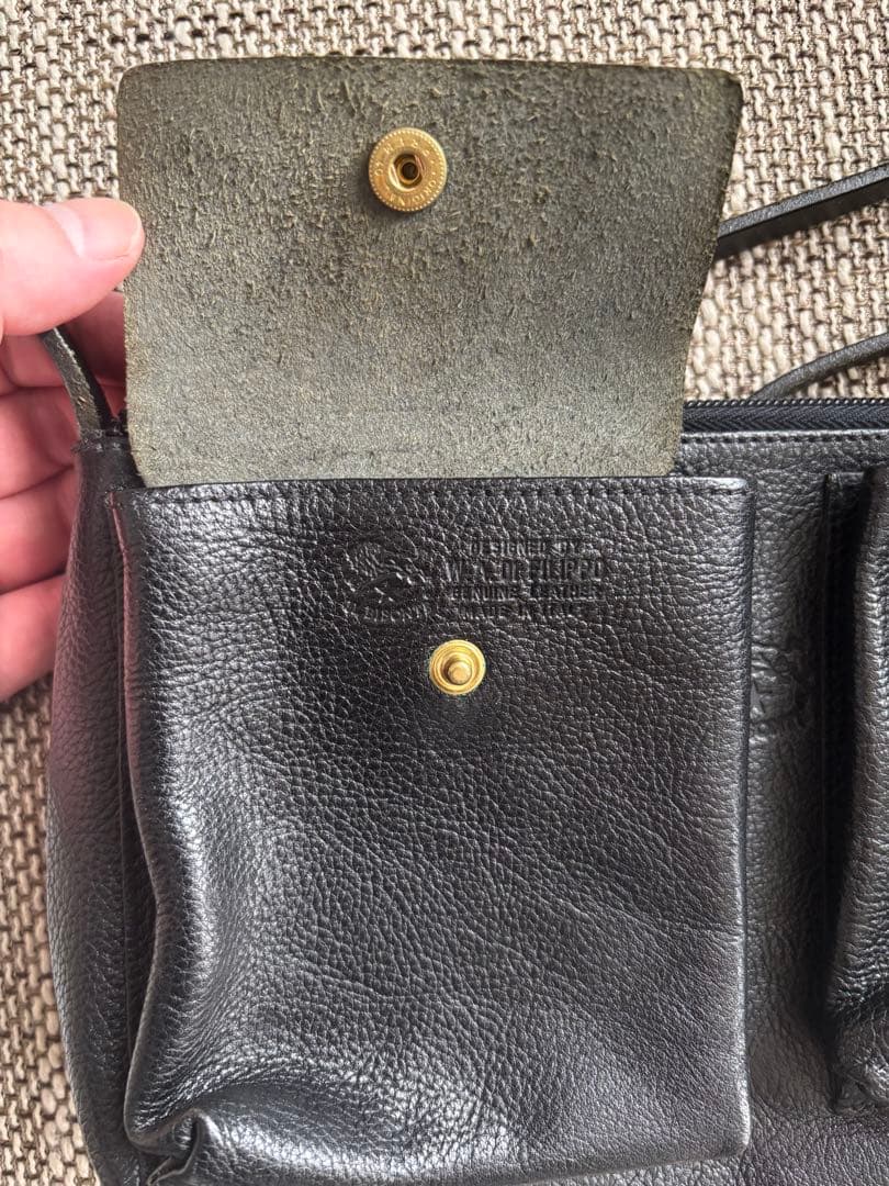 イルビゾンテ　レザー ボディバッグ