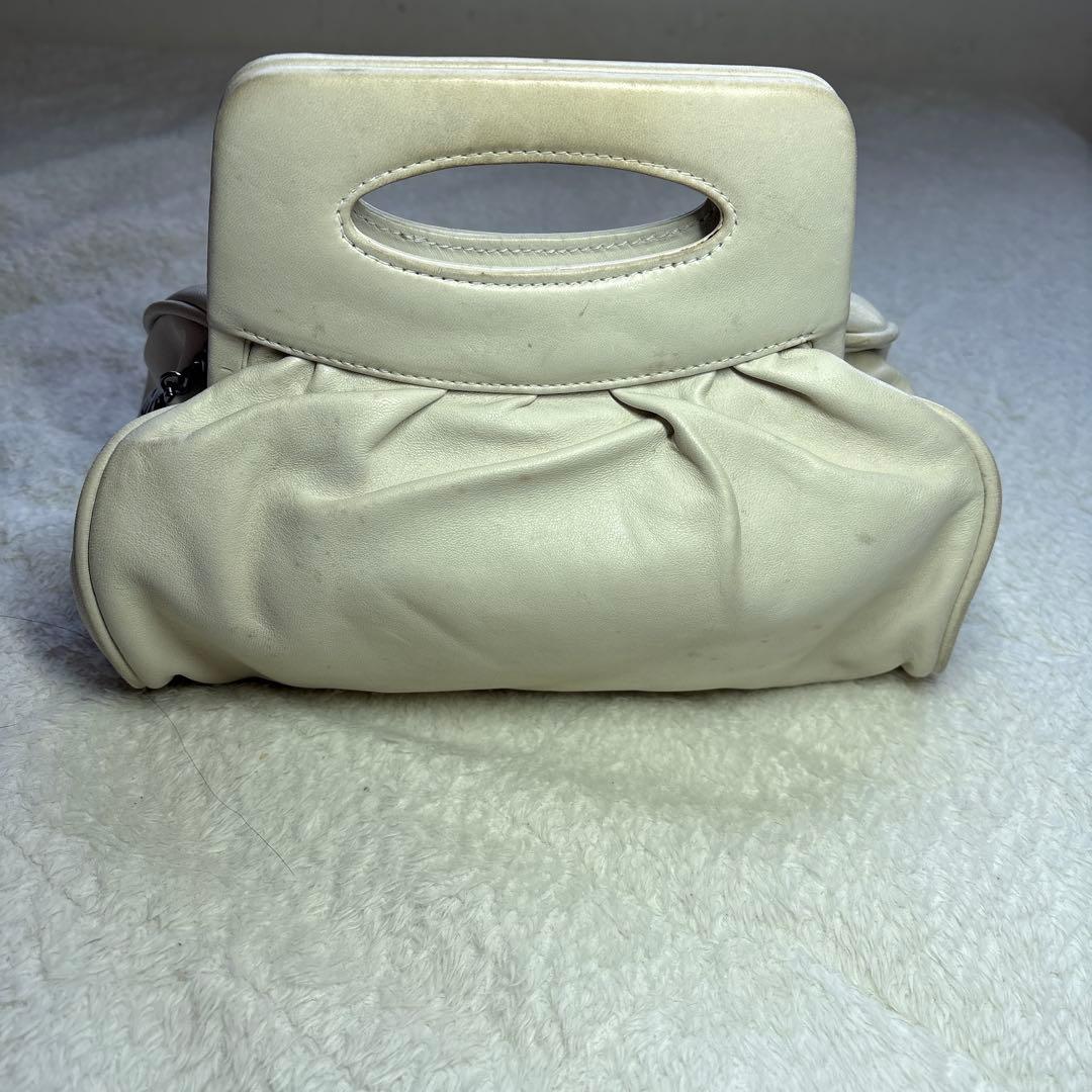 ホワイトレザー ハンドバッグ チェーン付き