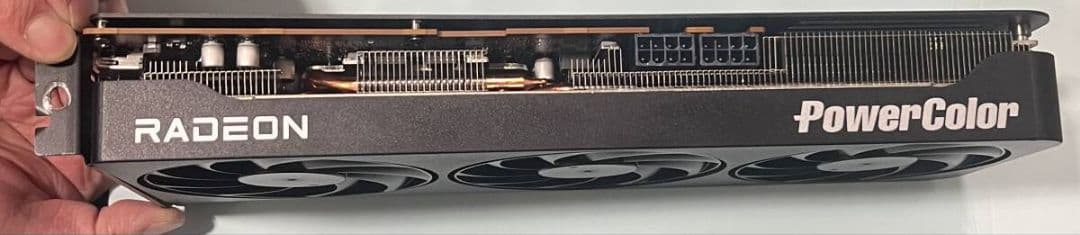 玄人志向 Radeon RX 9070 トリプルファン搭載