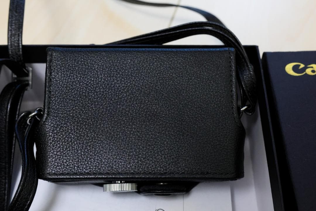 Canon PowerShot S100 コンパクトデジカメ（ストラップ付き）