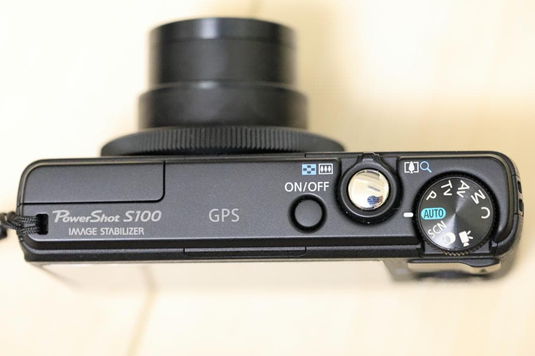 Canon PowerShot S100 コンパクトデジカメ（ストラップ付き）