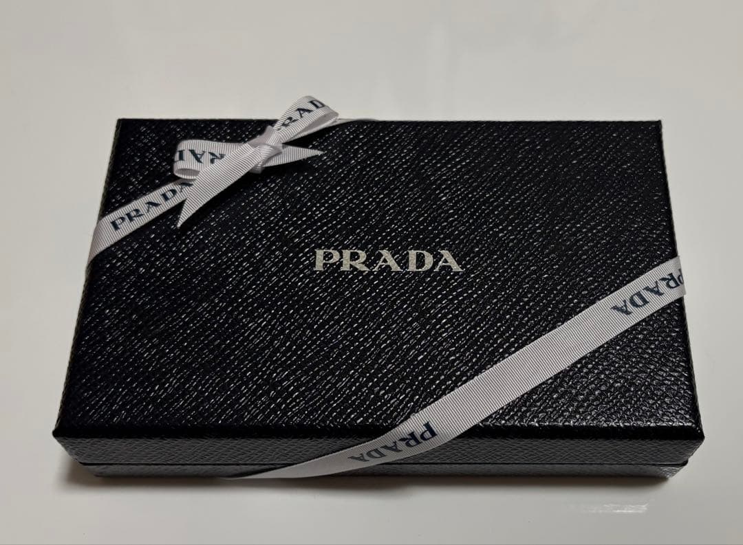 PRADA iPhoneケース SE対応 手帳タイプ RED