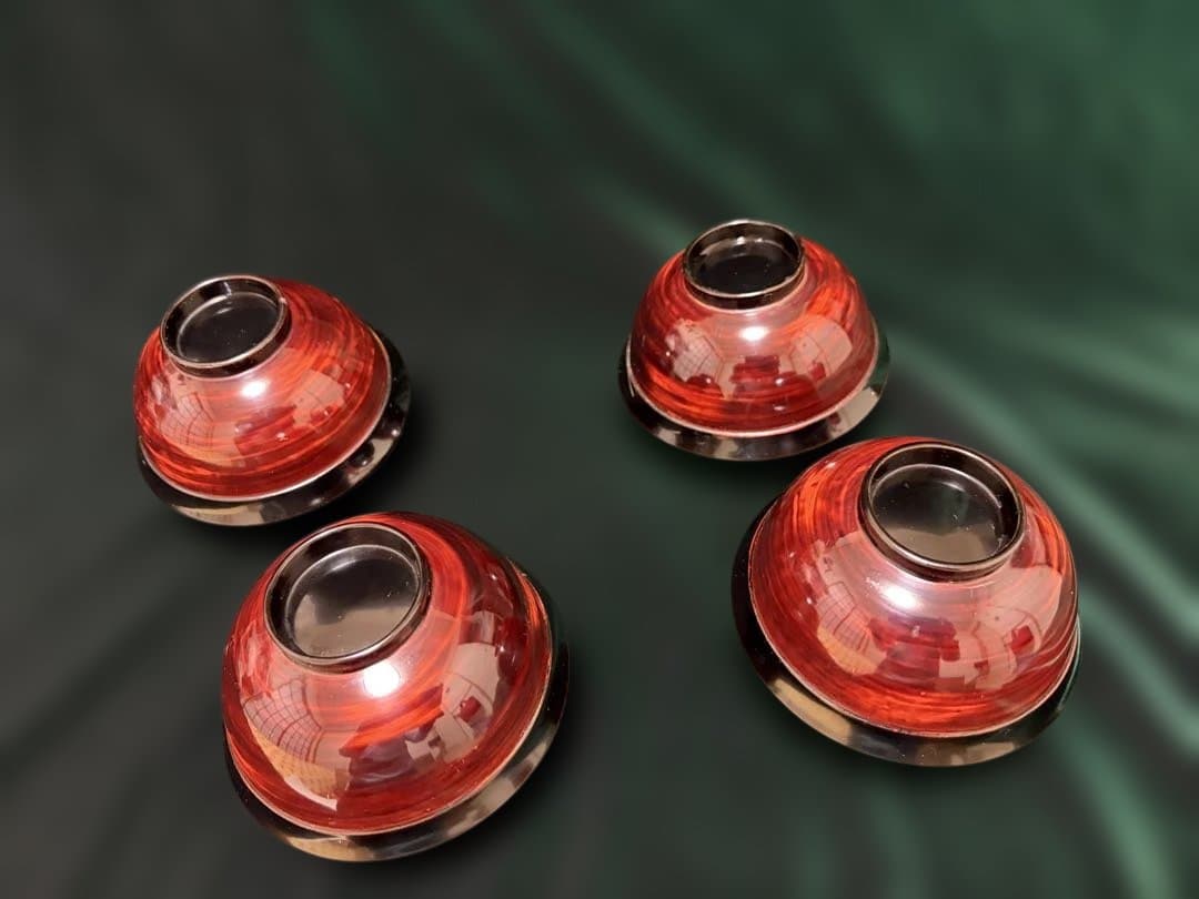 時代朱漆に優美な蝶ボタン蒔絵の映えるお椀4点輪島塗蒔絵椀煮物椀