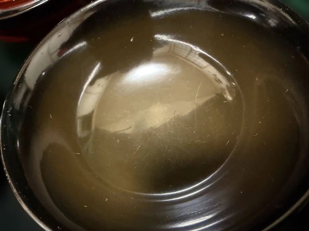 時代朱漆に優美な蝶ボタン蒔絵の映えるお椀4点輪島塗蒔絵椀煮物椀