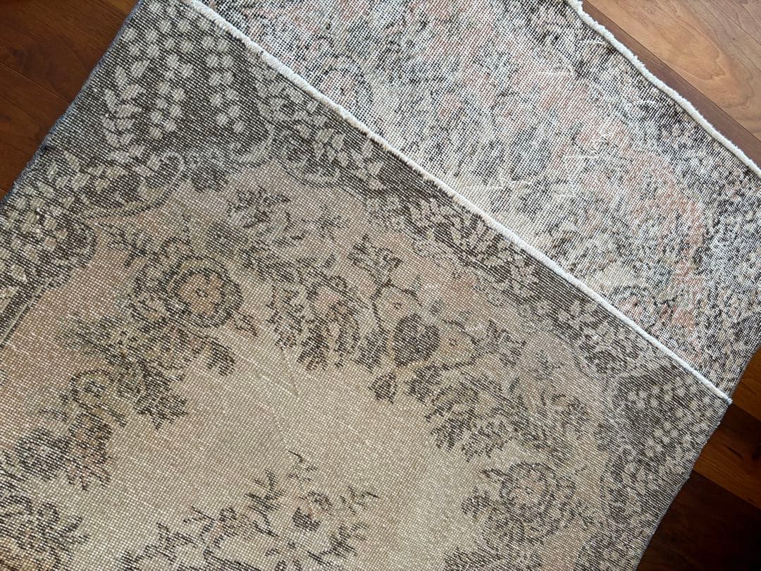 ヴィンテージラグ　ベージュオーバーダイ　ボタニカルメダリオン　トルコ　アナトリア