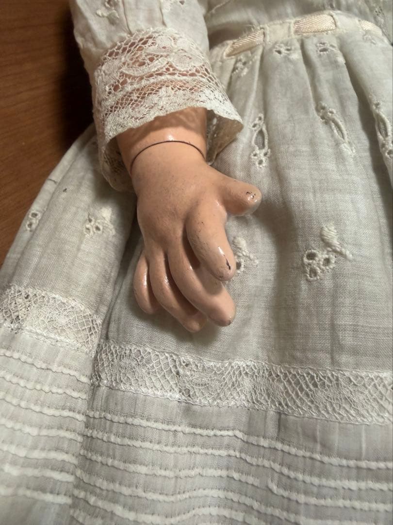 m*i様 PARIS アンティークビスクドール 青い目 白いドレス