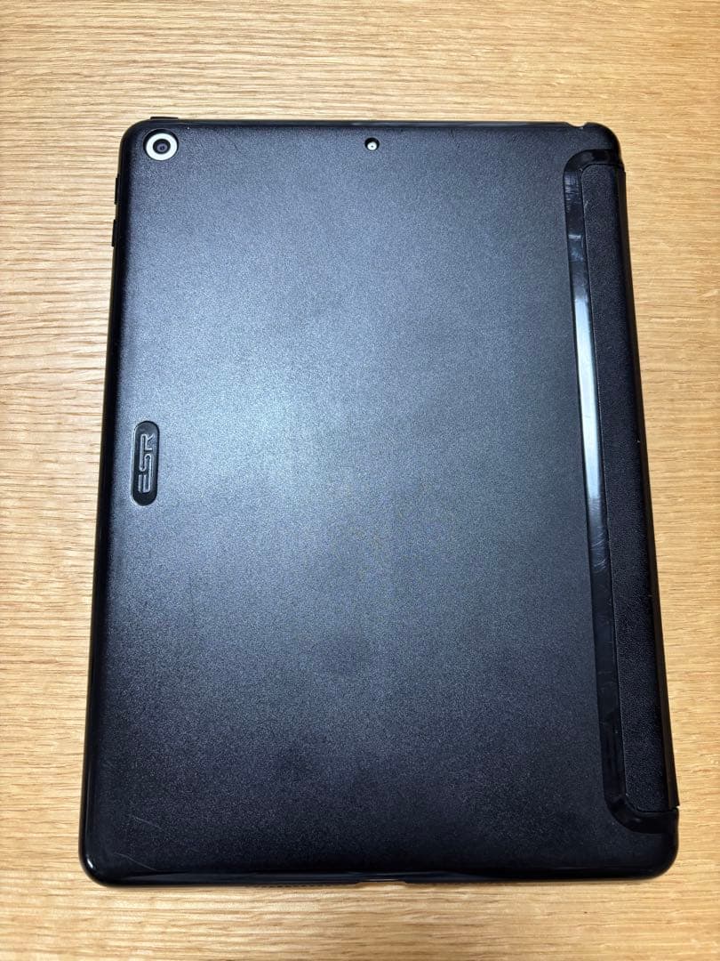 Apple iPad シルバー 本体とカバー付き