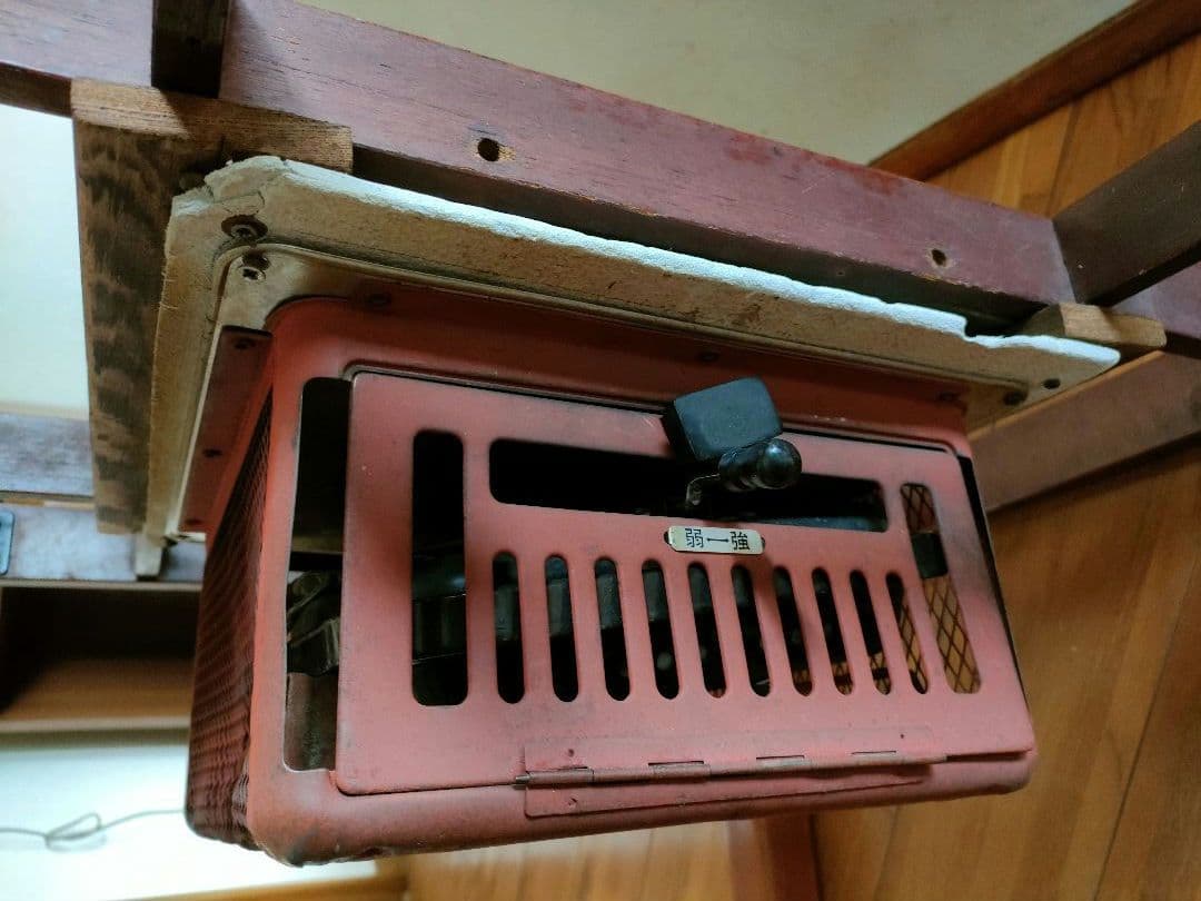 昭和レトロな豆炭こたつ(燃焼器付き)　縦80cm 横80cm 高さ37cm