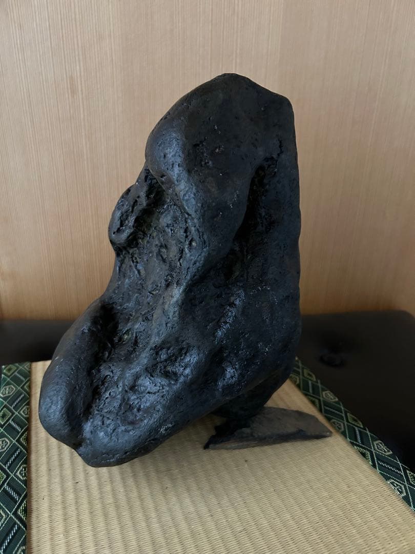 新潟県南魚沼市　水無川産　八海石うぶ石　何処からでも観れる珍しい一石