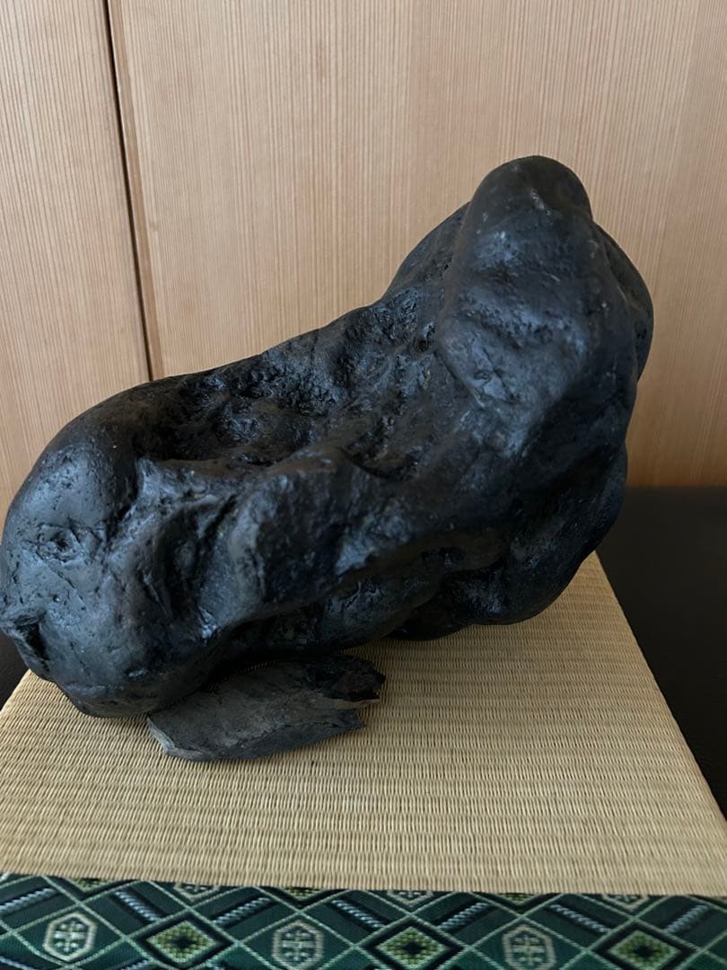 新潟県南魚沼市　水無川産　八海石うぶ石　何処からでも観れる珍しい一石