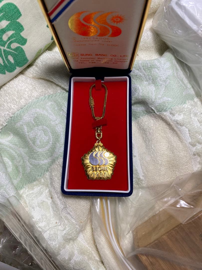 SUNG BANG 金メダル風ペンダント