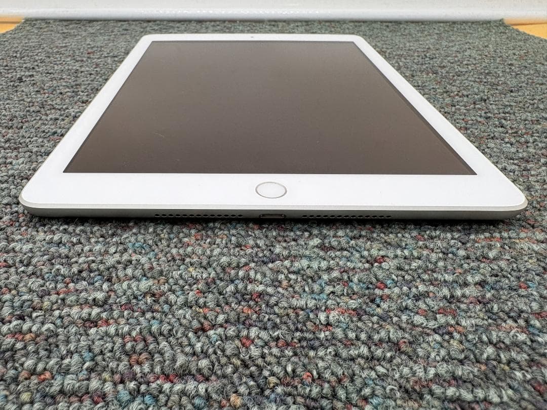 iPad6　第6世代　Wi-Fi+Cellular　simフリー　f899