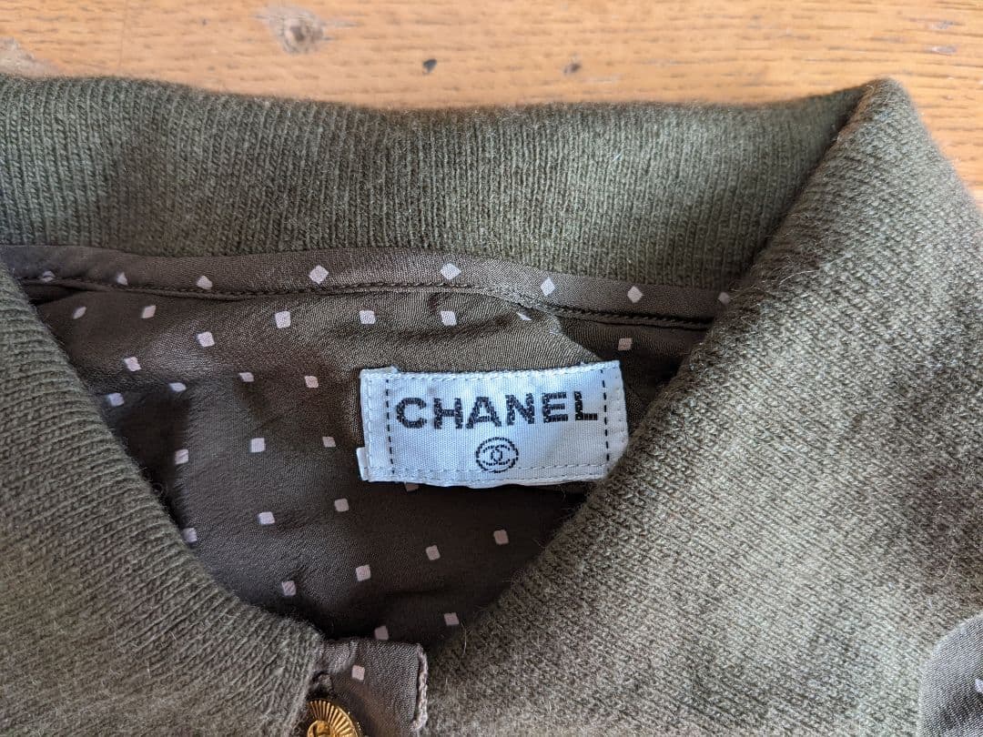 CHANEL オリーブグリーン ドット柄 シャツ ゴールドボタン