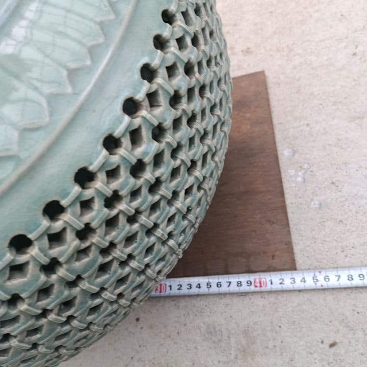 高麗青磁大きな花瓶　透かし彫りの緑色陶器花瓶