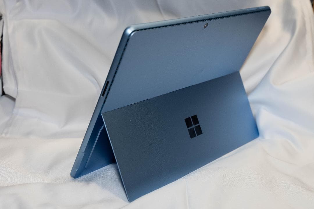 Microsoft Surface Pro 9 サファイア　ピンクの猫