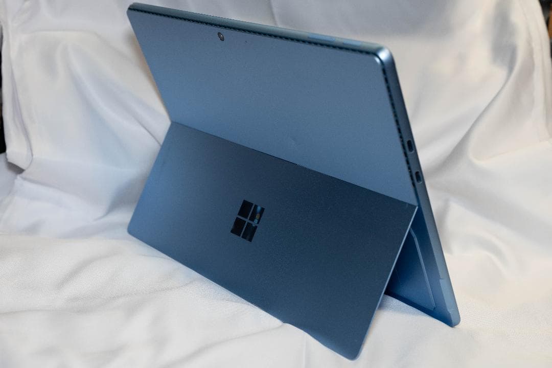 Microsoft Surface Pro 9 サファイア　ピンクの猫