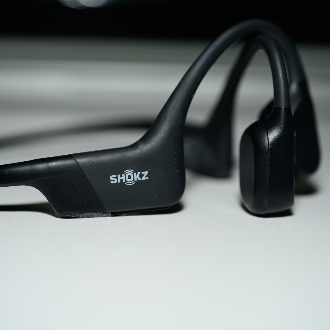 【美品】SHOKZ OPENRUN MINI 骨伝導イヤホン ブラック
