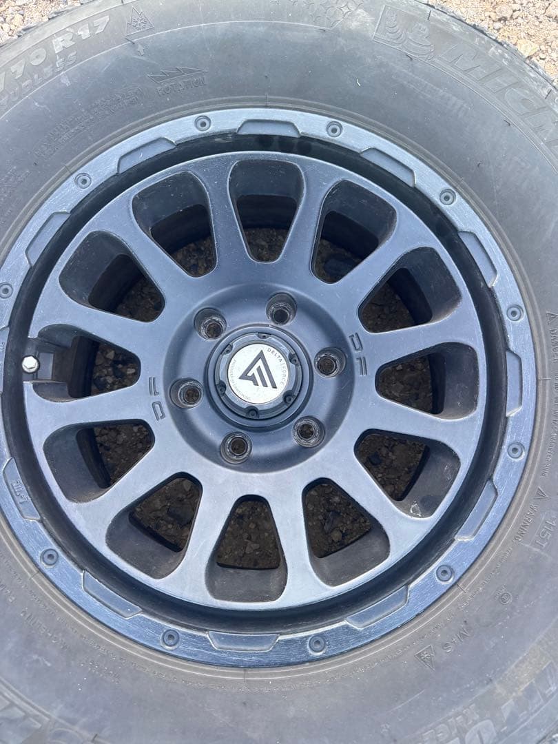 スタッドレス　ホイール　デルタフォースオーバル　ミシュラン　プラド